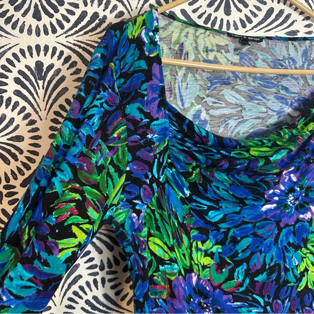 Cable & Gauge Blue Floral Draped Neck Blouse FLAW READ - Picture 7 of 14